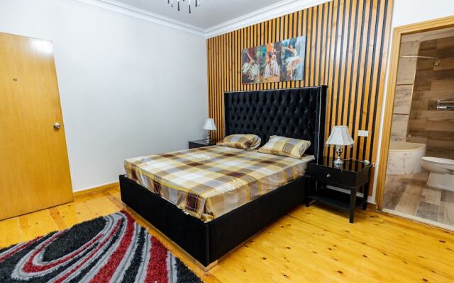Oak Orchid Opulent 2 BR Apartment with Walk-in Closet