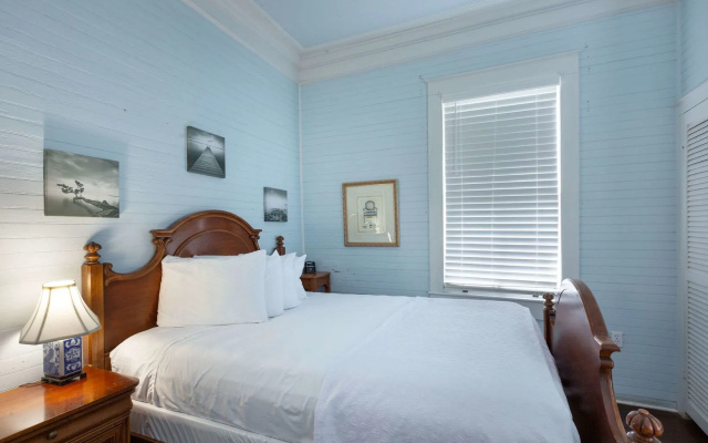 Coombs Inn & Suites