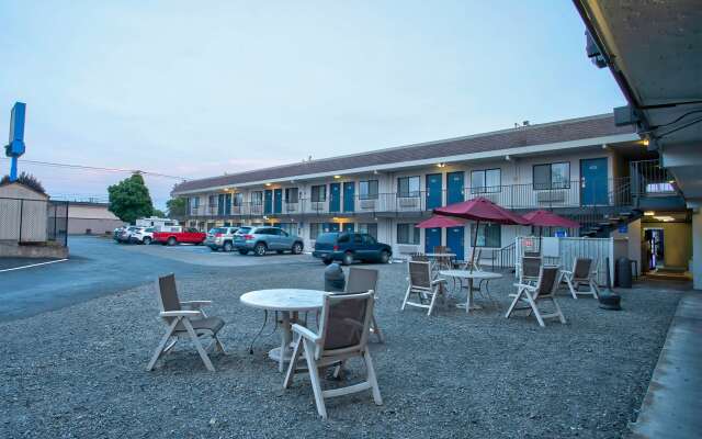 Motel 6 Salem, OR