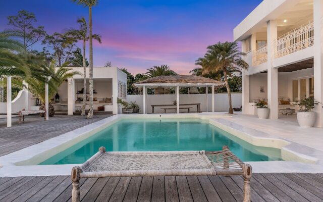 Your Luxury Escape - Bisque House