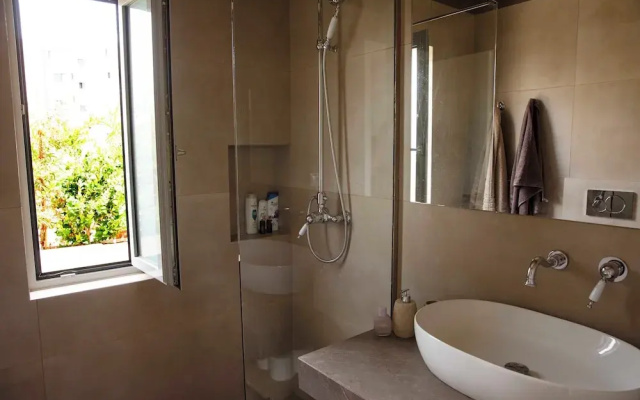 Contemporary Athenian Escape GHH