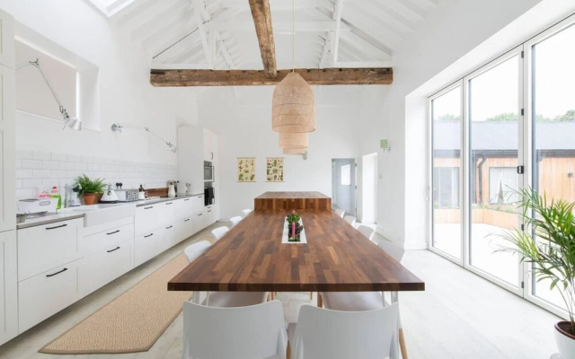 Simple Coastal Luxury Near Southwold Sleeps 10