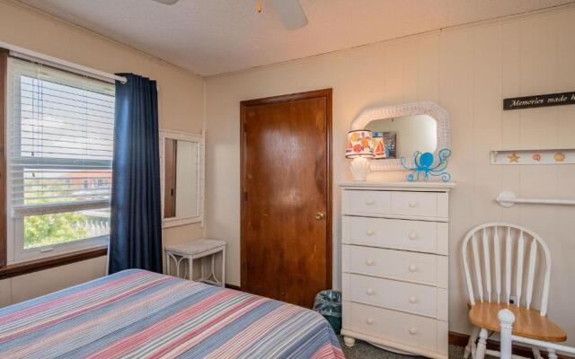 Beach Barracks by Oak Island Accommodations