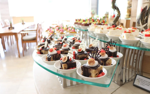 Cam Ranh Riviera Beach Resort & Spa