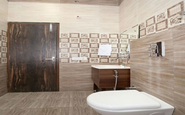 OYO 13373 Hotel Royal star