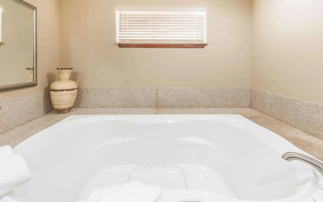 Comfort Suites Yukon - SW Oklahoma City