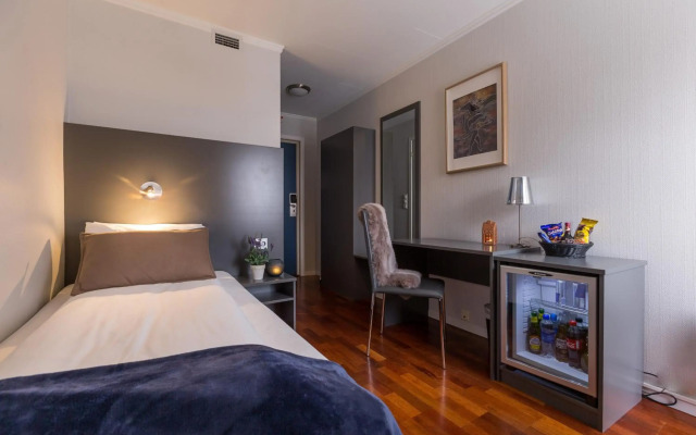 Enter Viking Hotel