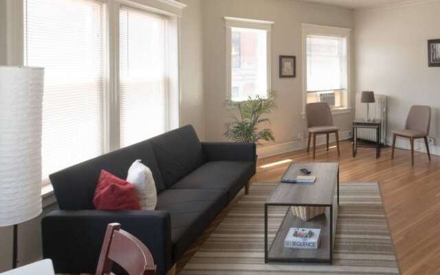 Lively 1 Bedroom Apt Near Lake