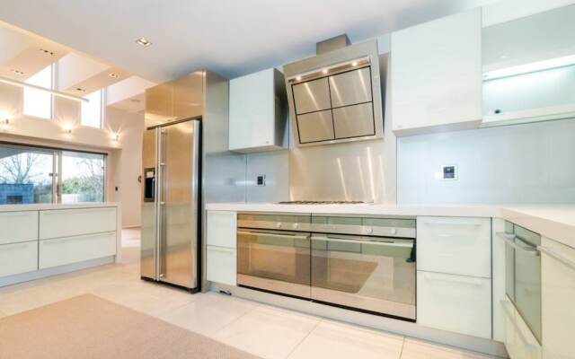 Karaka Luxury Vacation Home with Pool