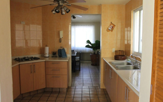 Condominio junto a la cañada Eca do Queiros