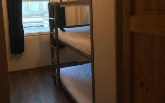 Heroes Hotel - Hostel