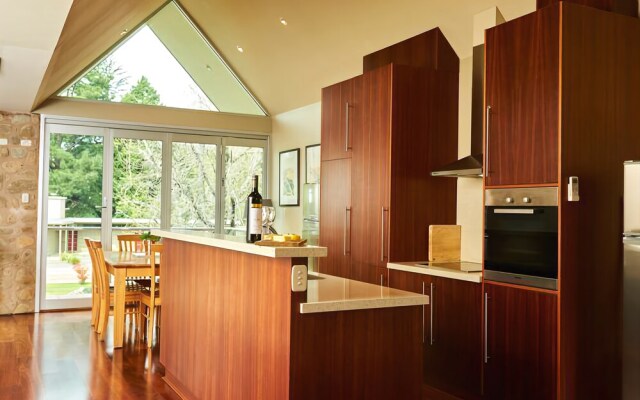 No.6 - Luxury Private Haven in the Heart of Bright