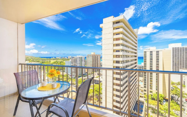 Waikiki Sunset Close to Beach with Parking