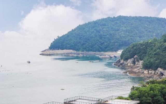 Yeosu Hayanjeongwon Pension