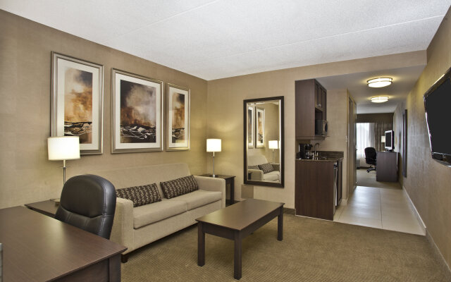 Holiday Inn Express & Suites Kingston Central, an IHG Hotel