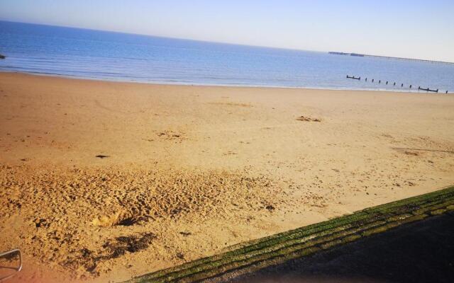 Lovely 2-bed Caravan in Walton on the Naze
