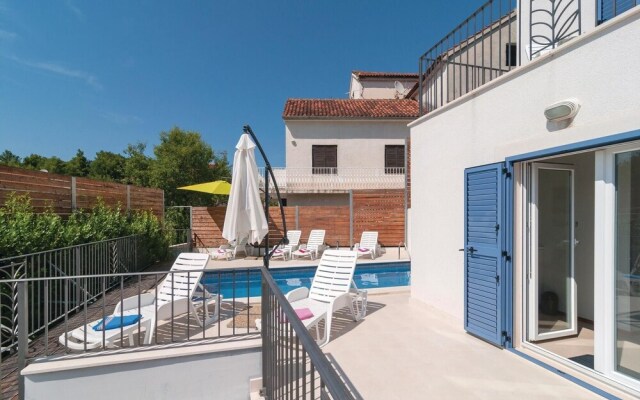 Beautiful Home in Milna With Wifi and 4 Bedrooms