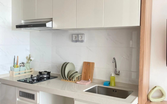 Skystory.inn warm and cozy studio @Skyhouse BSD