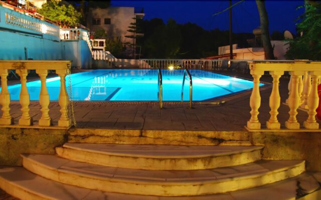 Lions2 Studios and Apartments
