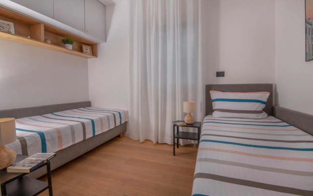 LUX 3 Bedroom Suite with FREE Private Parking
