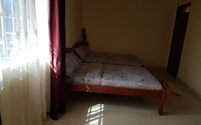 Maggys Airport Guest House - Hostel