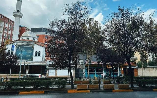 Clinton Tirana Inn