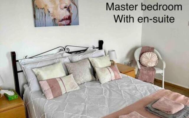 Beautiful 5 bed Villa with Pool