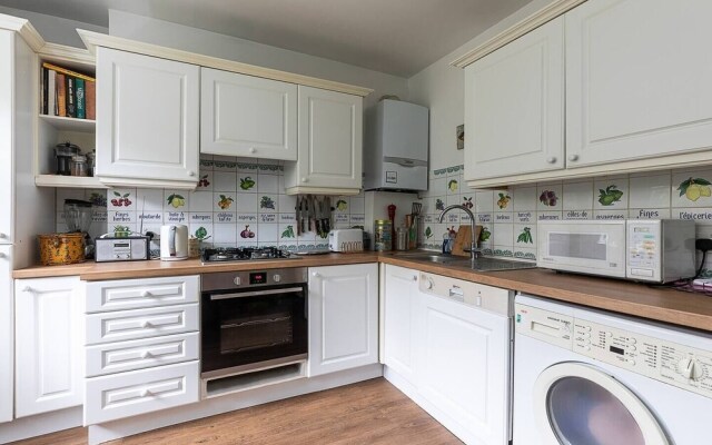 Elegant 2BR Flat w/ Garden Close to Battersea Park