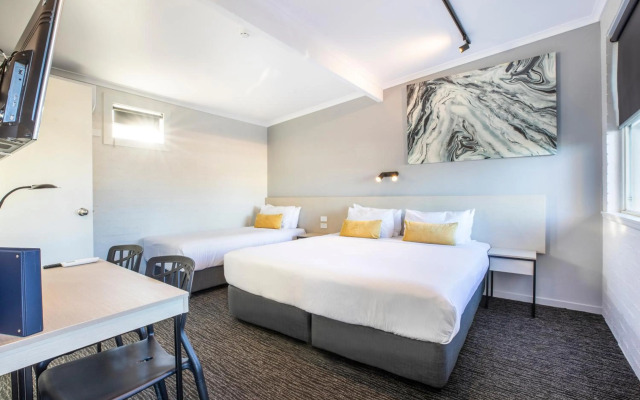 Nightcap at Colyton Hotel