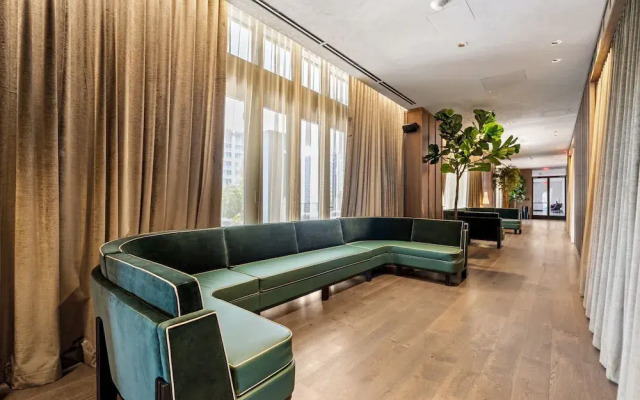 Luxury PH 51st Floor City Views