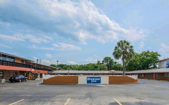 Rodeway Inn & Suites Winter Haven Chain Of Lakes