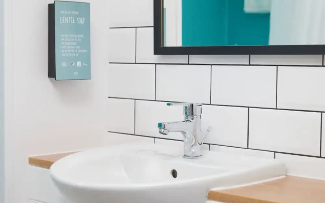 The Longshoot Hotel by Greene King Inns