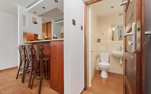 Cozy Zielińskiego Apartment by Renters