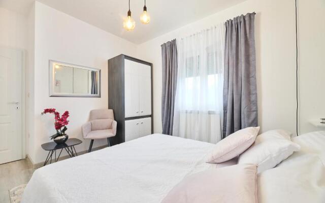 Apartment David with Hydromassage Bath near Umag