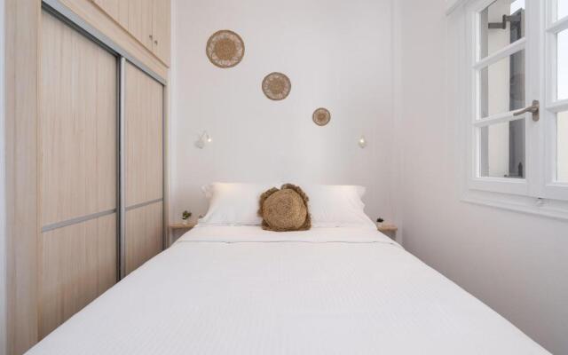 Red Beach Harmony suites Modestos
