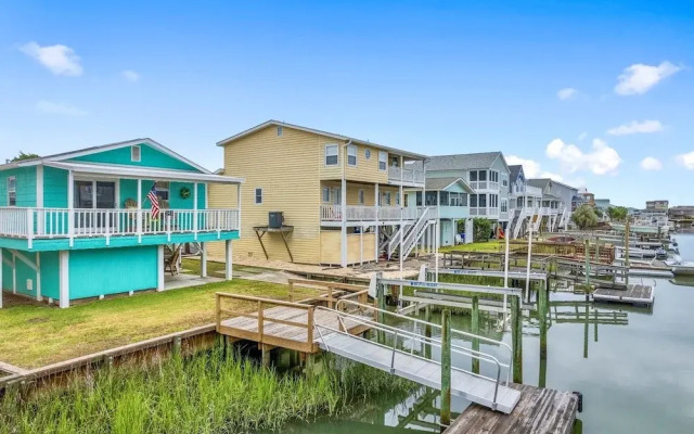The Marlin House / 143 Marlin Drive 3 Bedroom Home