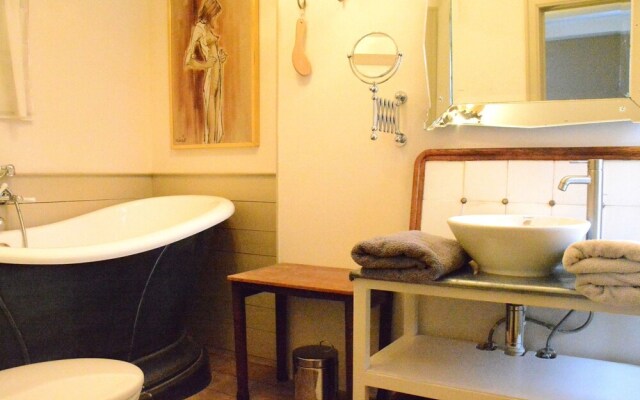 Cozy Holiday Home in Bièvre with Hot Tub