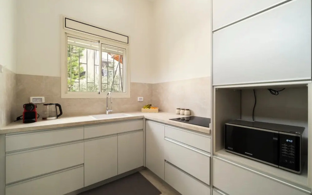 German Colony Bright Stay by Sea N' Rent