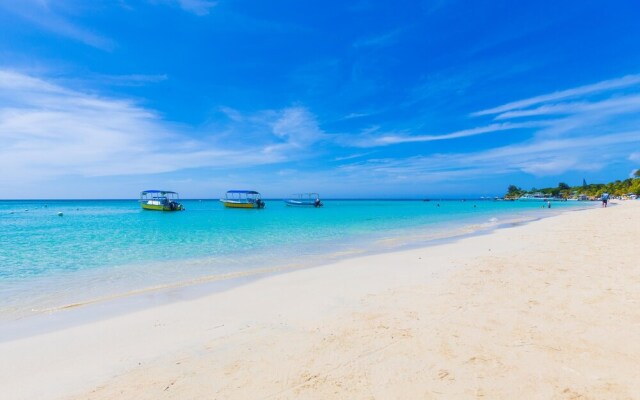 Serenity Casa in West Bay - 3 Br Home