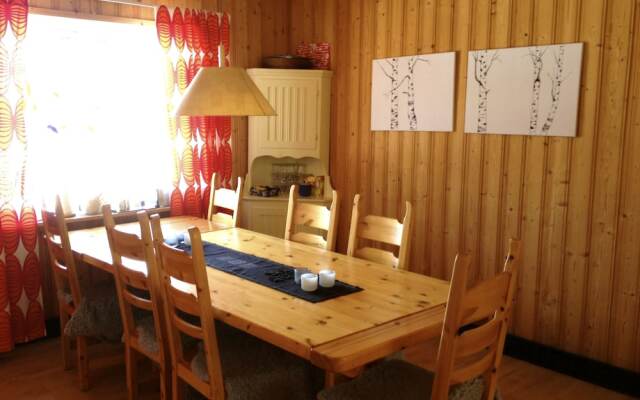 Stora Björnstugan in Laisvallby