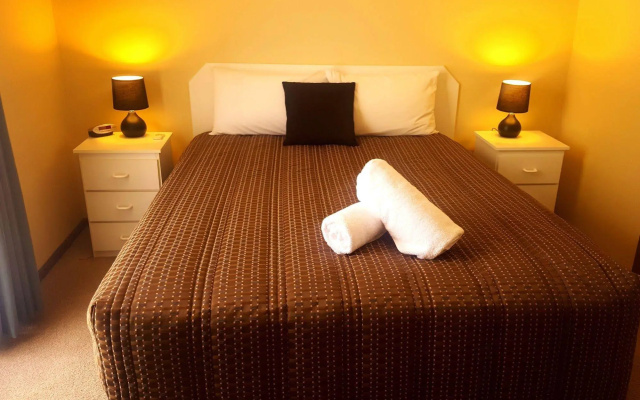 Centrepoint Motel – Guest Rooms – Deniliquin