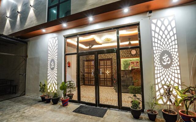 Fabhotel Shree Mahidev Palace