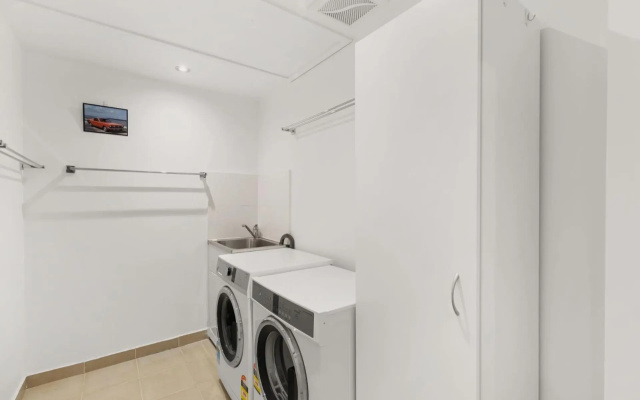 Large Outdoor Entertaining with Outdoor Kitchen and a 2 Minute Walk to Huskisson Beach – Guest Rooms – Huskisson