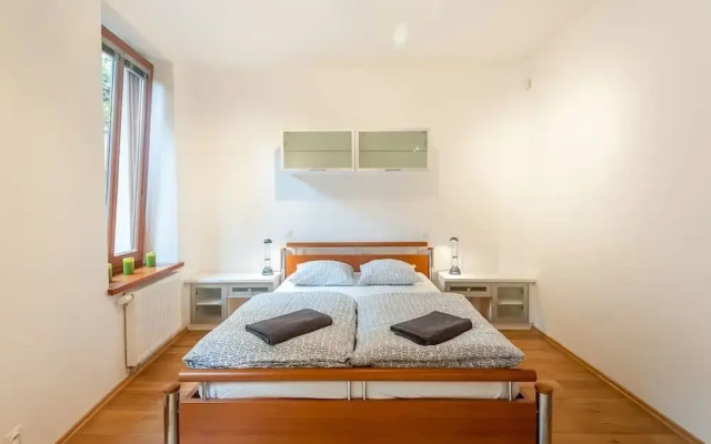 Romantic Condo near Charles Bridge
