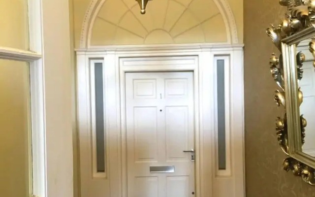 Charlotte Sq. Apartment Private Garden