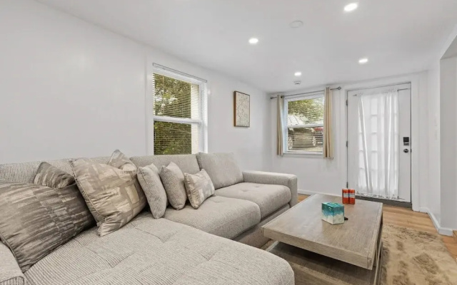 Cozy 1-bedroom Garden Apartment