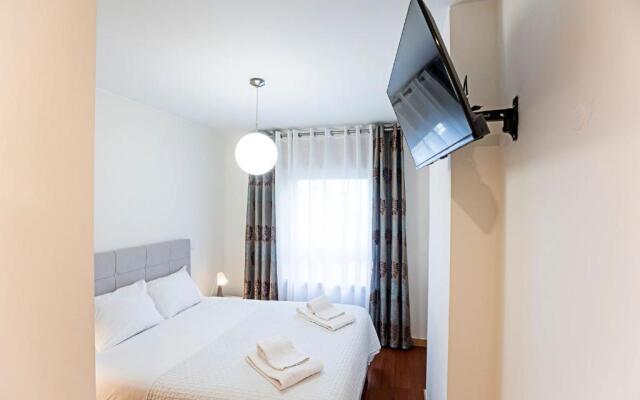 2BR Flat by Metro w/ Free Parking by LovelyStay