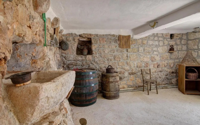 House Abatros