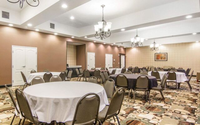 Red Roof Inn & Suites Longview