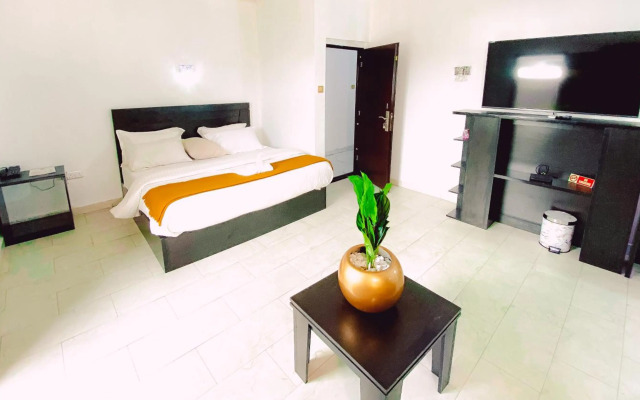 Royal Court Lounge & Boutique Hotel